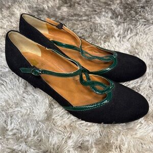 Crown Vintage Black and Green Heels